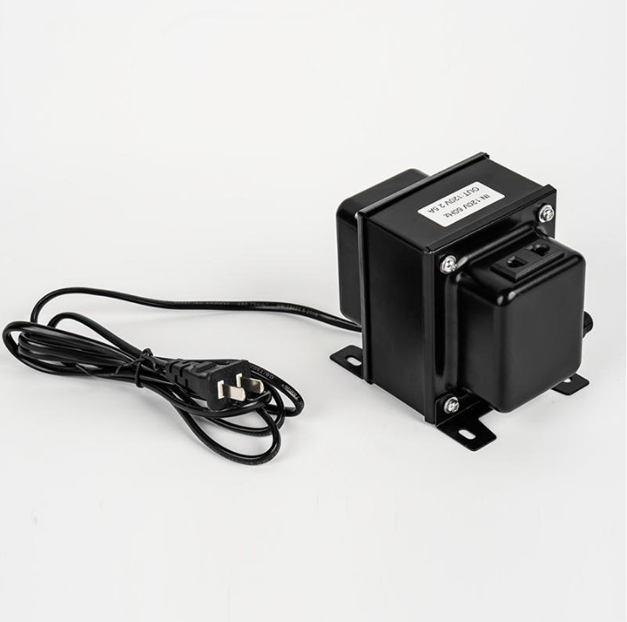 Como o Transformador de Isolamento melhora a estabilidade e aplicabilidade do sistema através do mecanismo de isolamento físico, supressão de interferência elétrica e prevenção da propagação de falhas?