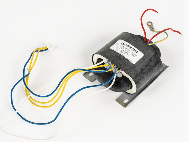 Por que o design do núcleo circular do transformador tipo R pode reduzir significativamente a perda de energia e melhorar a eficiência de conversão?