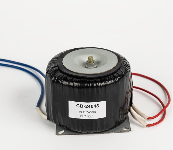 Por que o transformador toroidal tem um bom desempenho na conversão eficiente de energia, no desempenho de interferência eletromagnética e em vários cenários de aplicação?