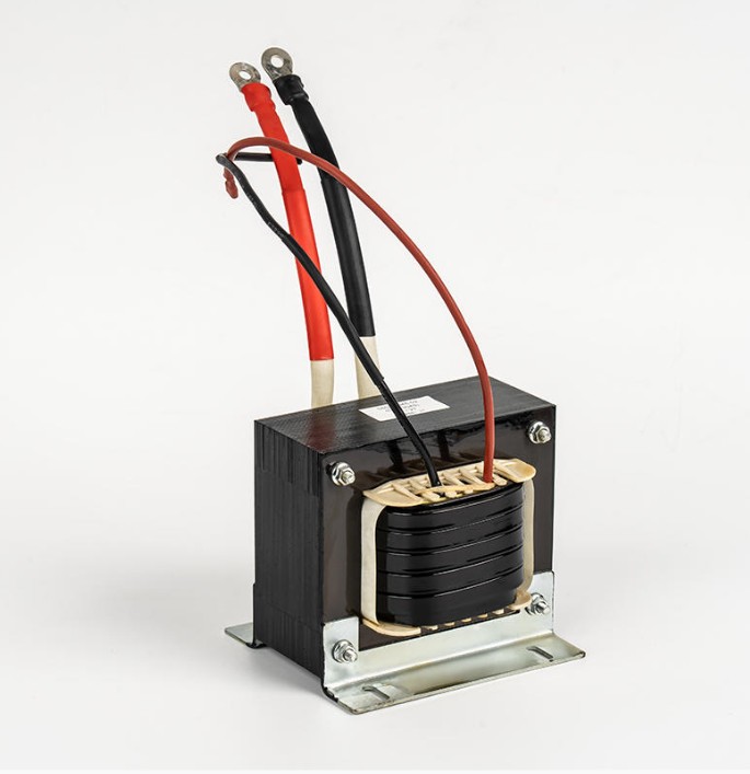 Para quais indústrias ou equipamentos os transformadores inversores são adequados?